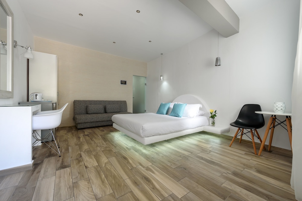 Book Oasis Hotel In Santorini Hotels Com Oasis Hotel Santorini