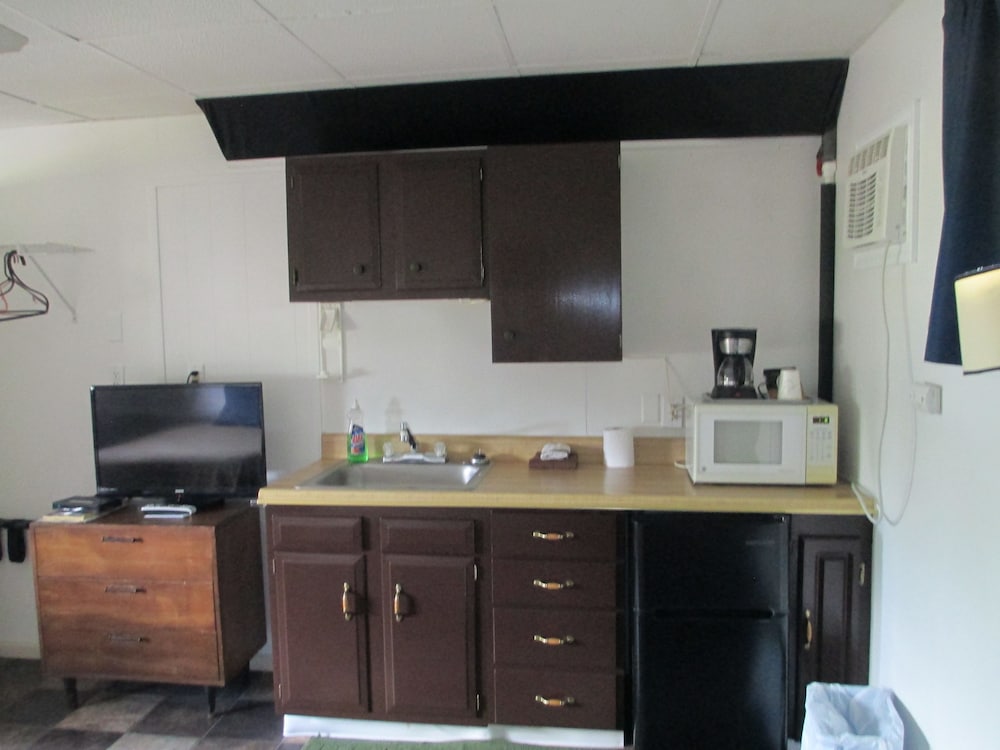 Book Bad Axe Motel In Hotels Bad Axe Motel Standard Room 2 Full Beds Kitchenette