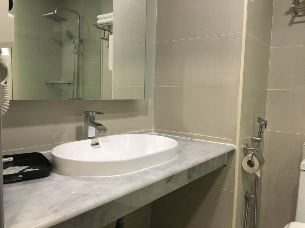 Book Aliya Hotel Klang In Hotels Com Aliya Hotel Klang Superior King Room Bathroom Sink
