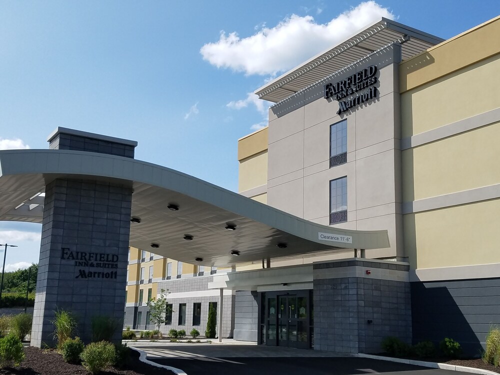 Book Fairfield Inn Suites Springfield Holyoke In Fairfield Inn Suites Springfield Holyoke