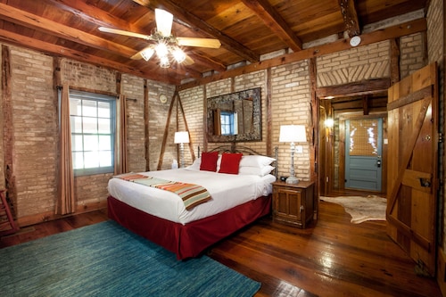 15 Closest Hotels To Gruene Hall In New Braunfels Hotelscom