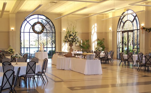 Book The Cook Hotel Amp Conference Center In Baton Rouge