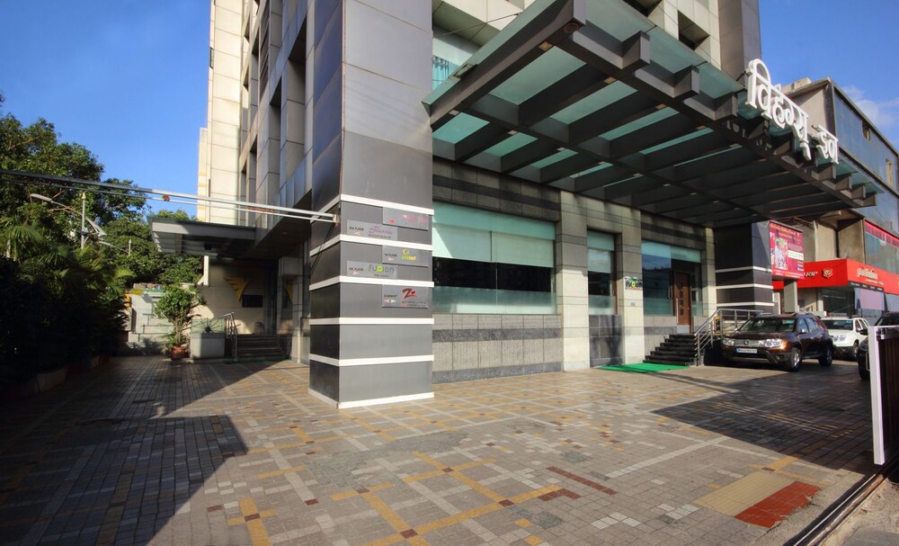 Book Hotel Vihang's Inn in Thane