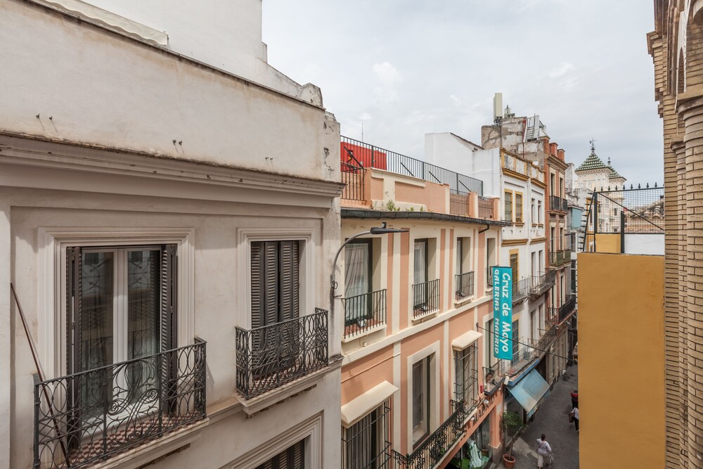 Book Apartamentos Cuna 41 In Seville Hotels Com