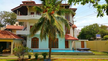Picture of Holiday Fashion Inn in Negombo