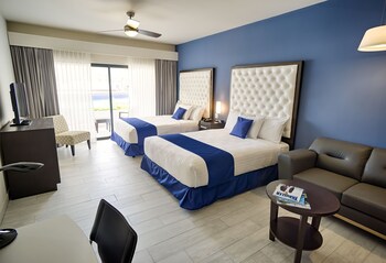 Picture of Medano Hotel and Suites in Cabo San Lucas