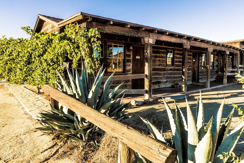 Book Pioneertown Motel In Twentynine Palms Hotels Pioneertown Motel Yucca Valley
