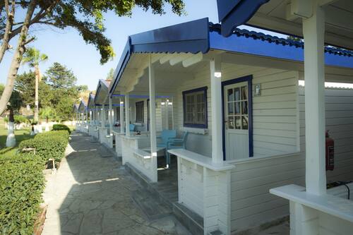 book mavi beyaz hotel beach club in erdemli hotels com