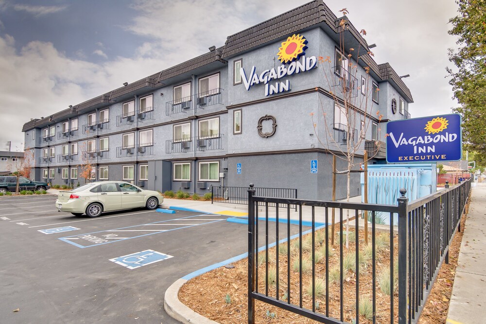 Book Vagabond Inn Executive Hayward In Hotels Vagabond Inn Executive Hayward