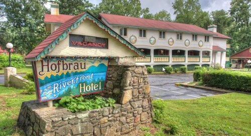 Book Hofbrau Riverfront Hotel In Helen Hotels Hofbrau Riverfront Hotel Helen