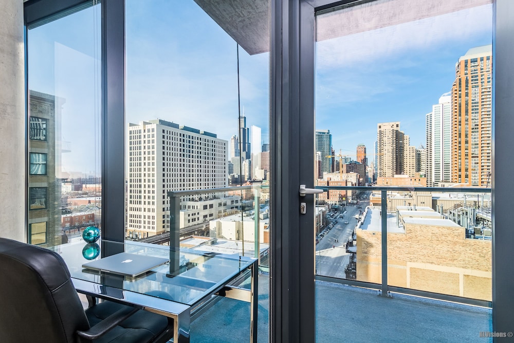 Book Furnished Suites In South Loop Chicago Hotels Furnished Suites In South Loop Chicago Apartment 2 Bedrooms Living Room