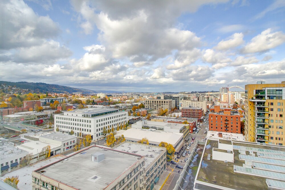 Book Furnished Suites In The Pearl District Portland Hotels Furnished Suites In The Pearl District Portland City View