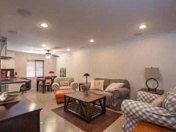 Top 10 Hotels In Encino California
