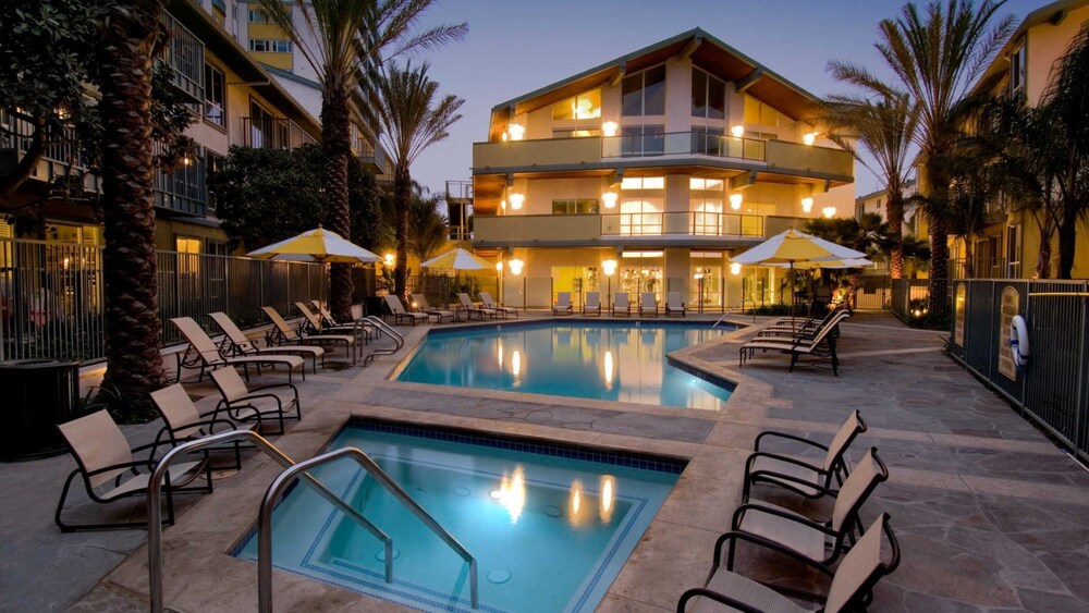 Book Global Luxury Suites At Via Marina In Del Rey Hotels Global Luxury Suites At Via Marina Del Rey