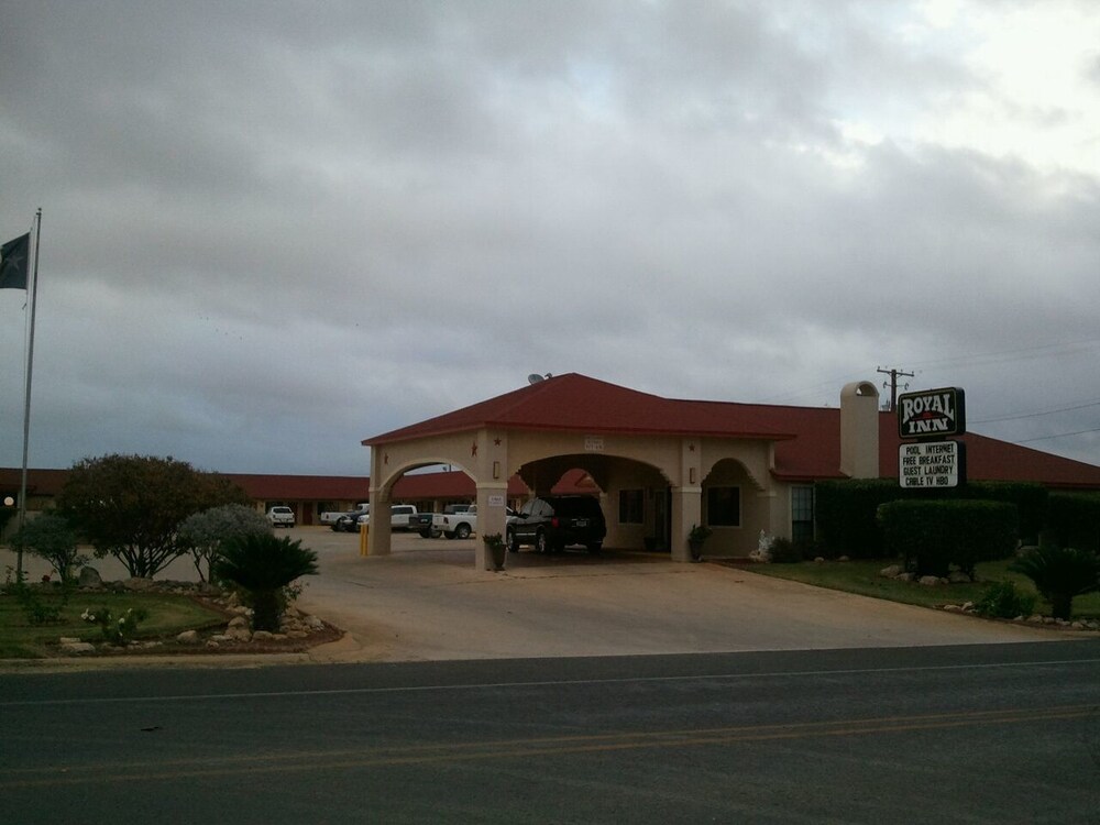 Book Royal Inn Pearsall In Hotels Royal Inn Pearsall