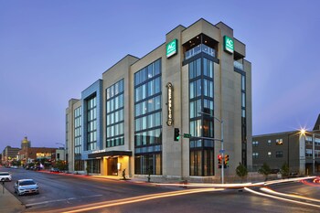 15 Closest Hotels To Drake University In Des Moines