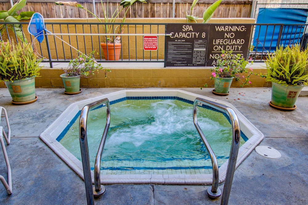 Book Sunshine Suites At Hillcrest In San Go Hotels Sunshine Suites At Hillcrest San Go Outdoor Spa Tub
