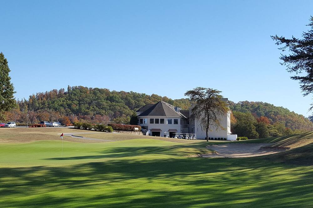 Book Woodlake Lodge Golf and Country Club in Tazewell