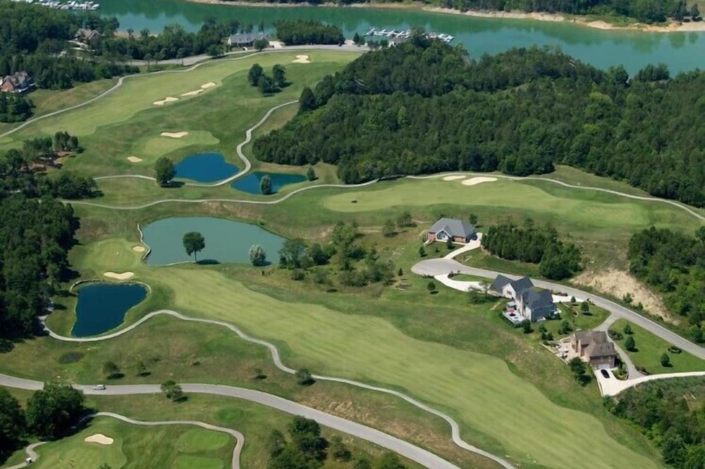 Book Woodlake Lodge Golf and Country Club in Tazewell