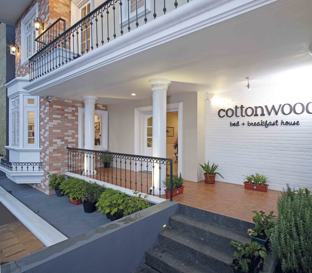 Cottonwood Bed Breakfast House In Bandung Book On Hotels