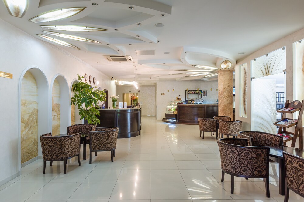 Book Kozatskiy Stan Hotel In Kiev Hotels Kozatskiy Stan Hotel Kiev Interior Entrance