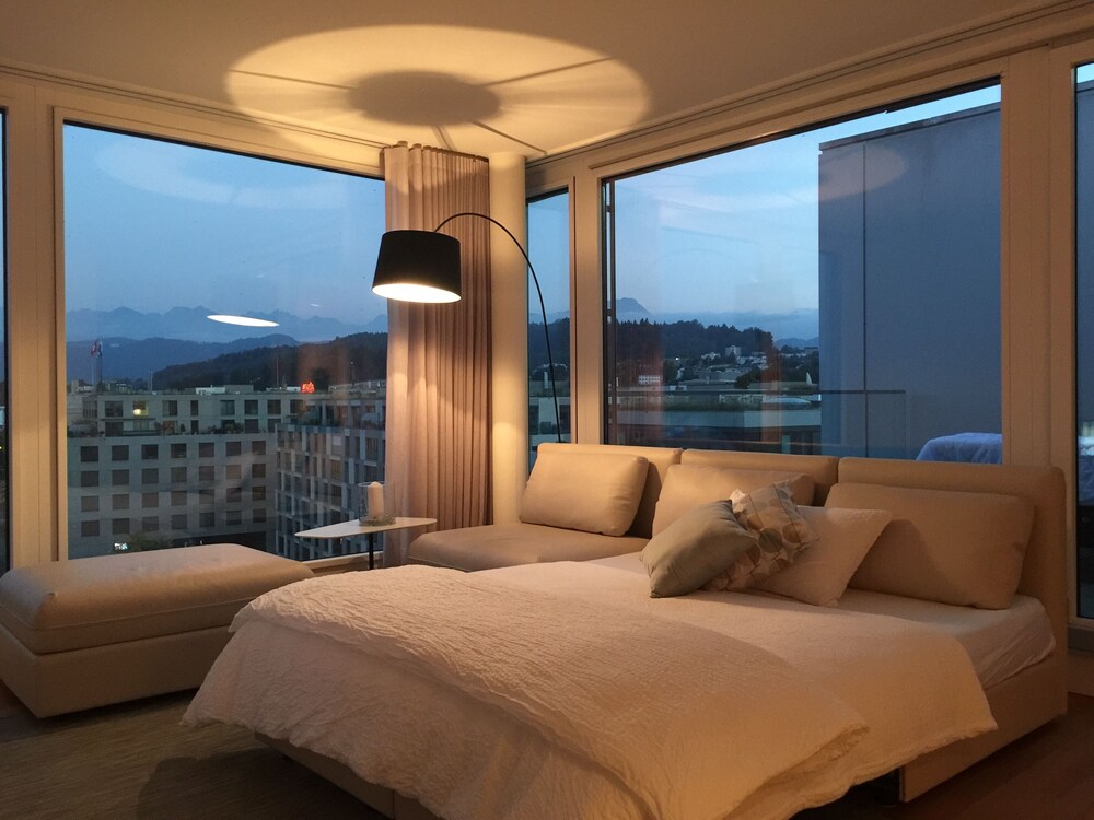 湖滨顶层房公寓酒店