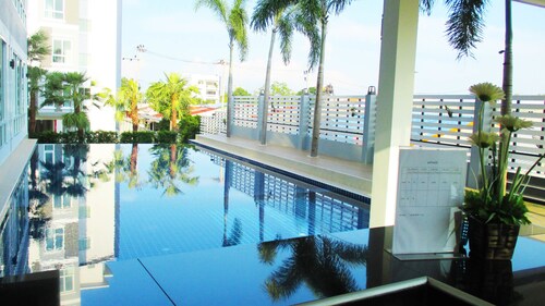 ブリーラム アイモバイル スタジアム 周辺のホテル 宿泊予約 格安ホテル予約 最安値検索 ホテルズドットコム