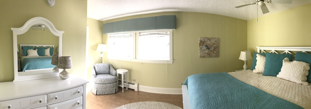 Book Downtown Harbor Springs Condo In Hotels Downtown Harbor Springs Condo City 1 Bedroom Kitchen