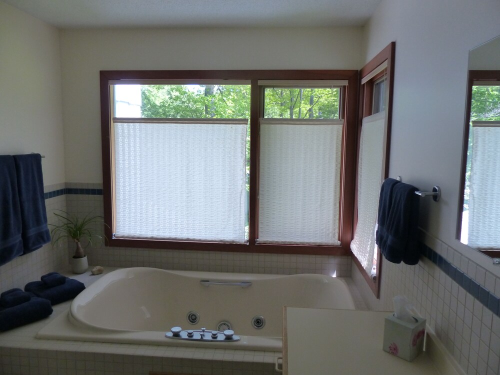 Book Good Harbor Bay Estate Lake Michigan In Lake Leelanau Hotels Com