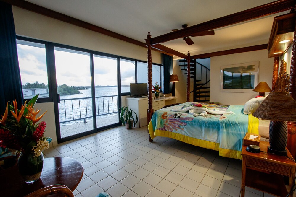 Book Manta Ray Bay Resort In Yap Hotels
