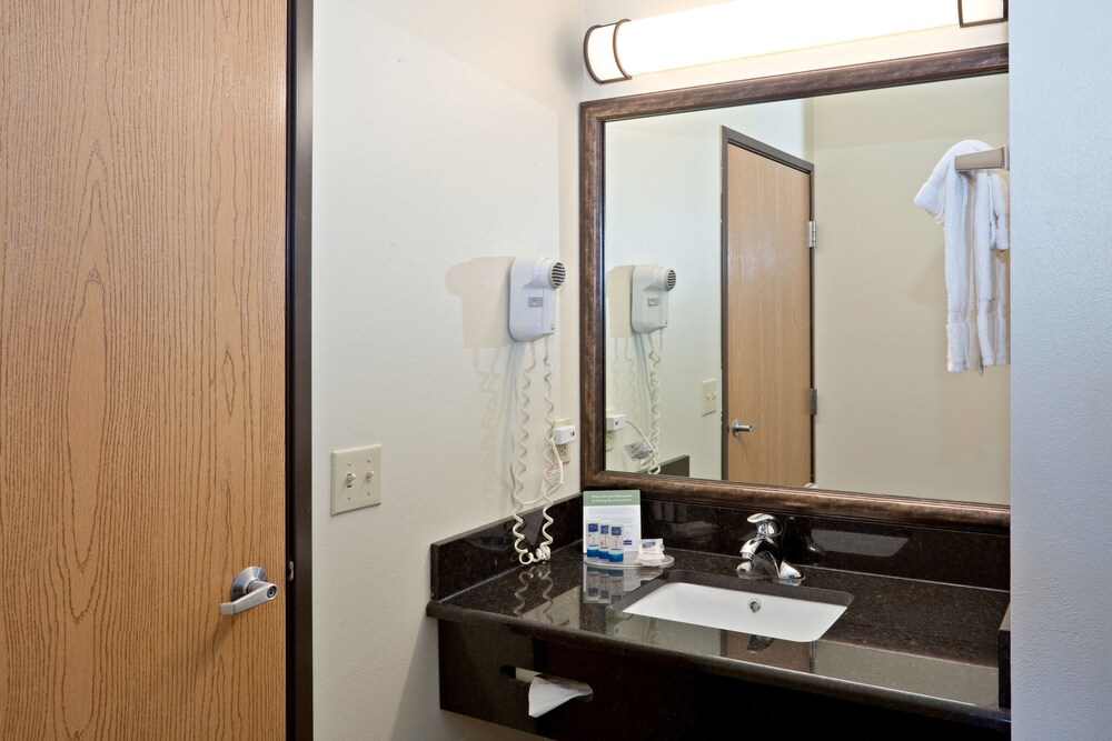 Book Americinn By Wyndham Dewitt In De Witt Hotels