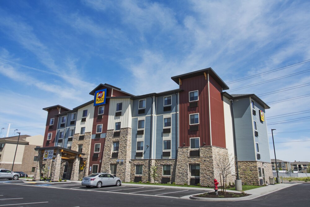 Book My Place Hotel Marquette Mi In Hotels My Place Hotel Marquette Mi