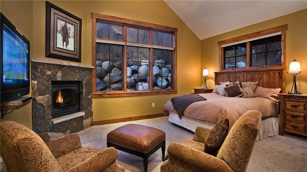 Book Black Bear Chalet 4 Bedroomholiday Home By Moving Mountains In Black Bear Chalet 4 Bedroomholiday Home By Moving Mountains Steamboat Springs