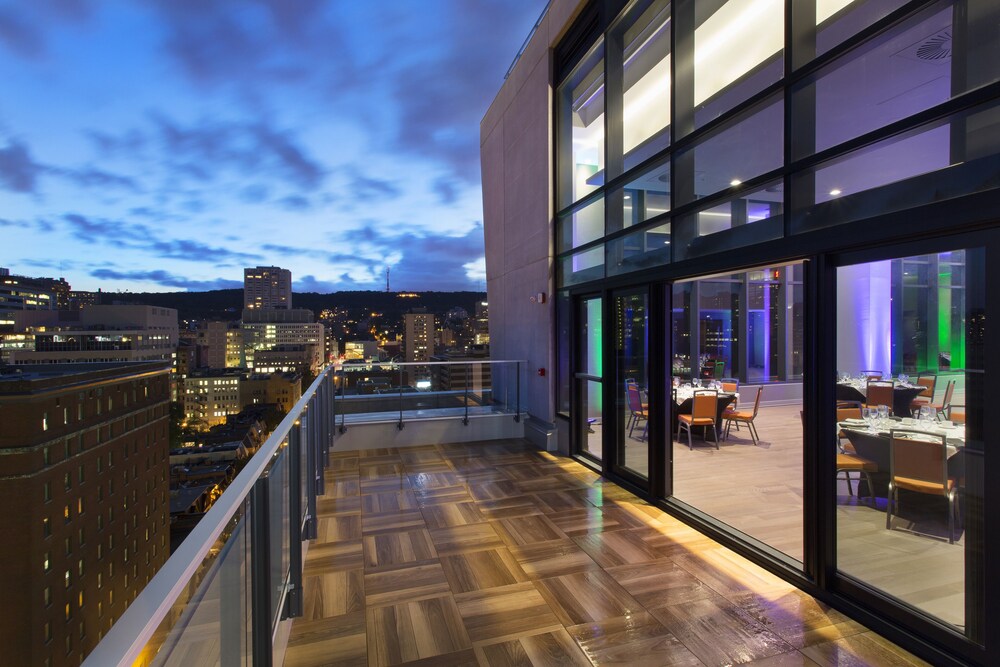 Holiday Inn Hotel Suites Montreal Centre Ville Ouest Montreal Hotels Com