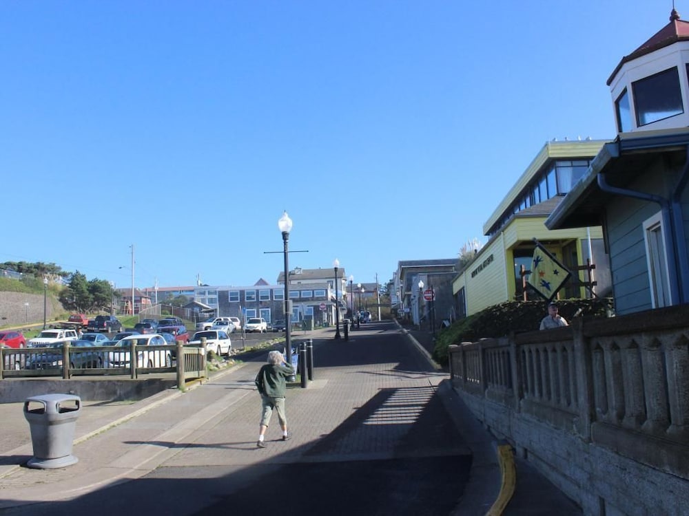 Book Nye Beach Retreat In Newport Hotels Nye Beach Retreat Newport