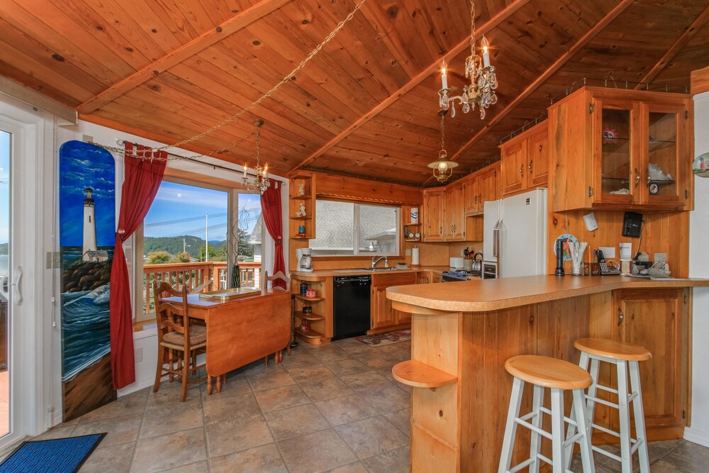 Book Carousel House In Pacific City Hotels Carousel House In Pacific City 3 Bedrooms
