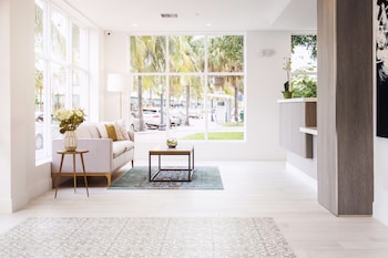 Válassza ki ezt a(z) Háromcsillagos szállodát (Miami Beach)