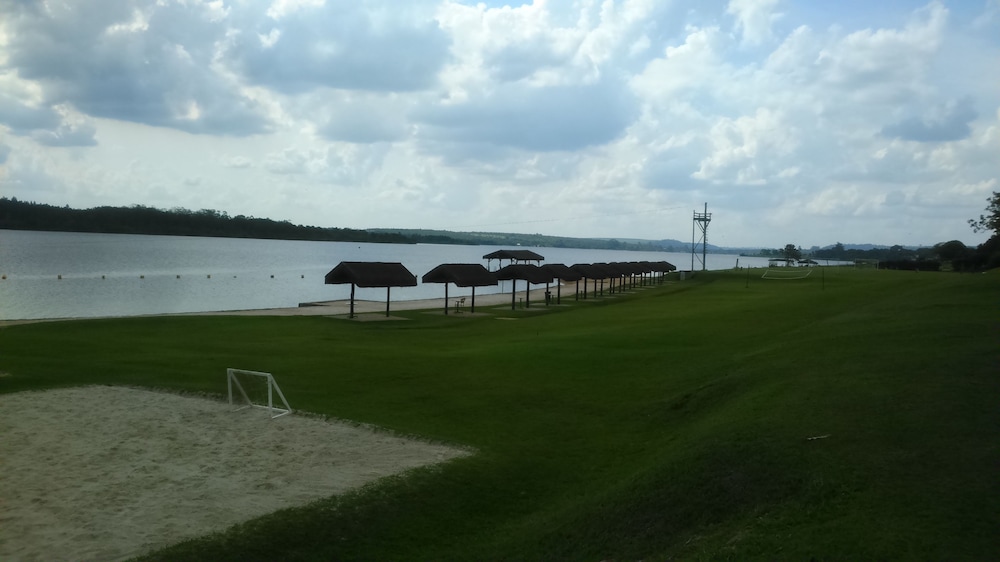CASA CEREJEIRA NA REPRESA DO BROA em Itirapina