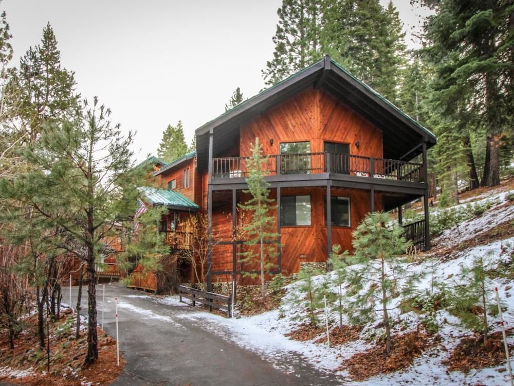 Hotels Deals S For Hotel Reservations From Luxury Conifer Tee And Ski Truckee