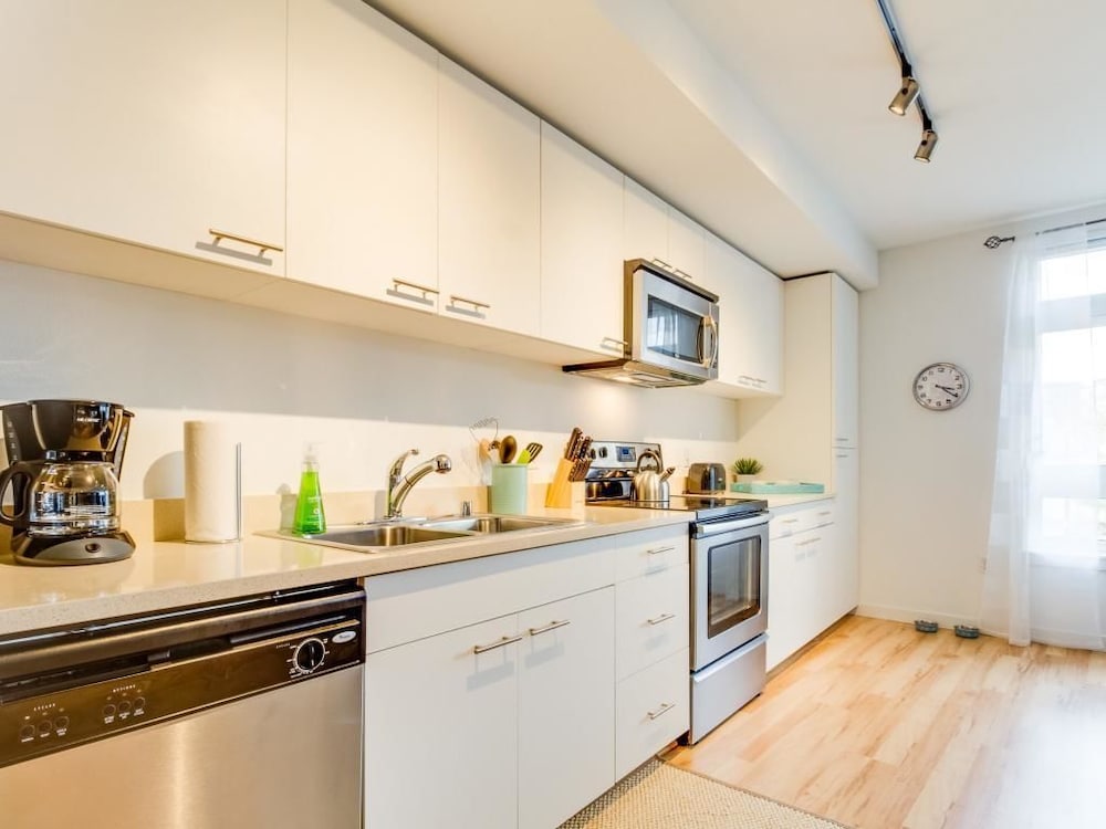 Book Green Lake Perfection In Seattle Hotels Green Lake Perfection Seattle Apartment 1 Bedroom In Room Kitchen