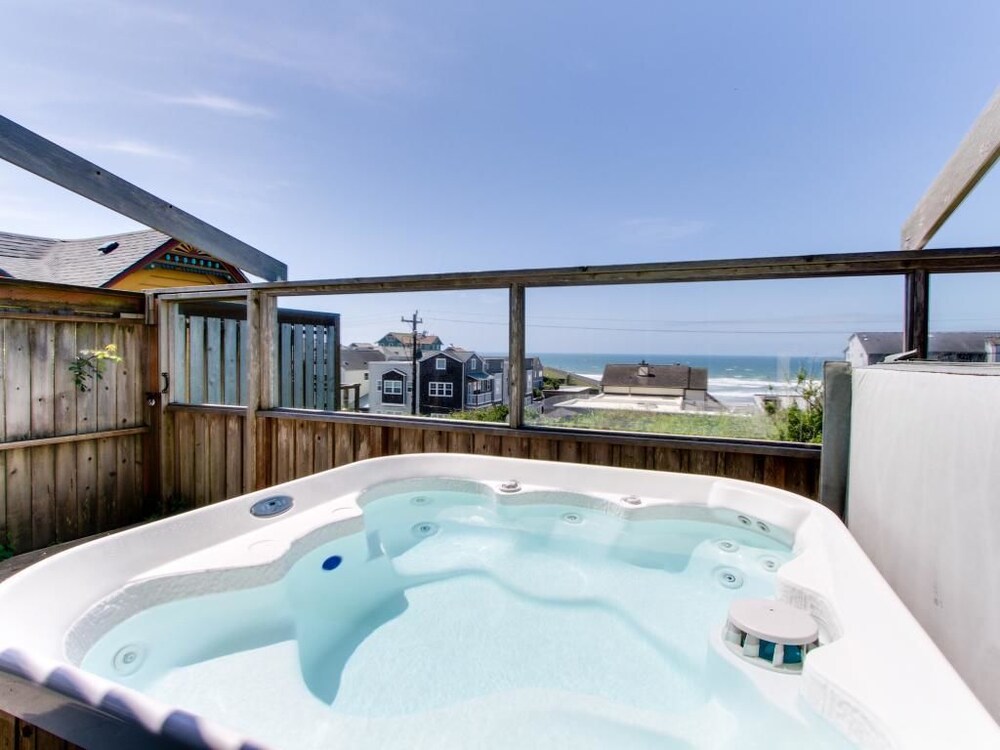 Book Nye Beach Overlook In Newport Hotels Nye Beach Overlook Newport Apartment 4 Bedrooms Outdoor Spa Tub