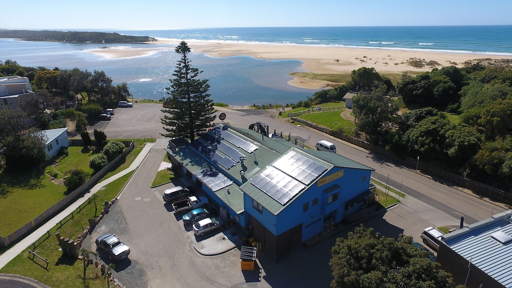 Book The Waterwheel Beach Cabins Caravan Park in Lake Tyers Beach