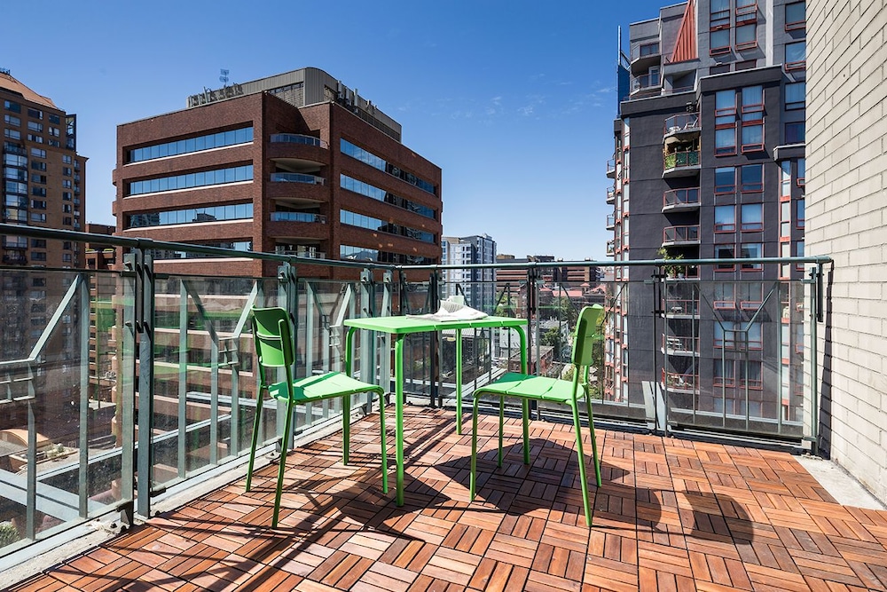 Book 2br In Yaletown By Sonder Vancouver Hotels 2br In Yaletown By Sonder Vancouver Terrace Patio