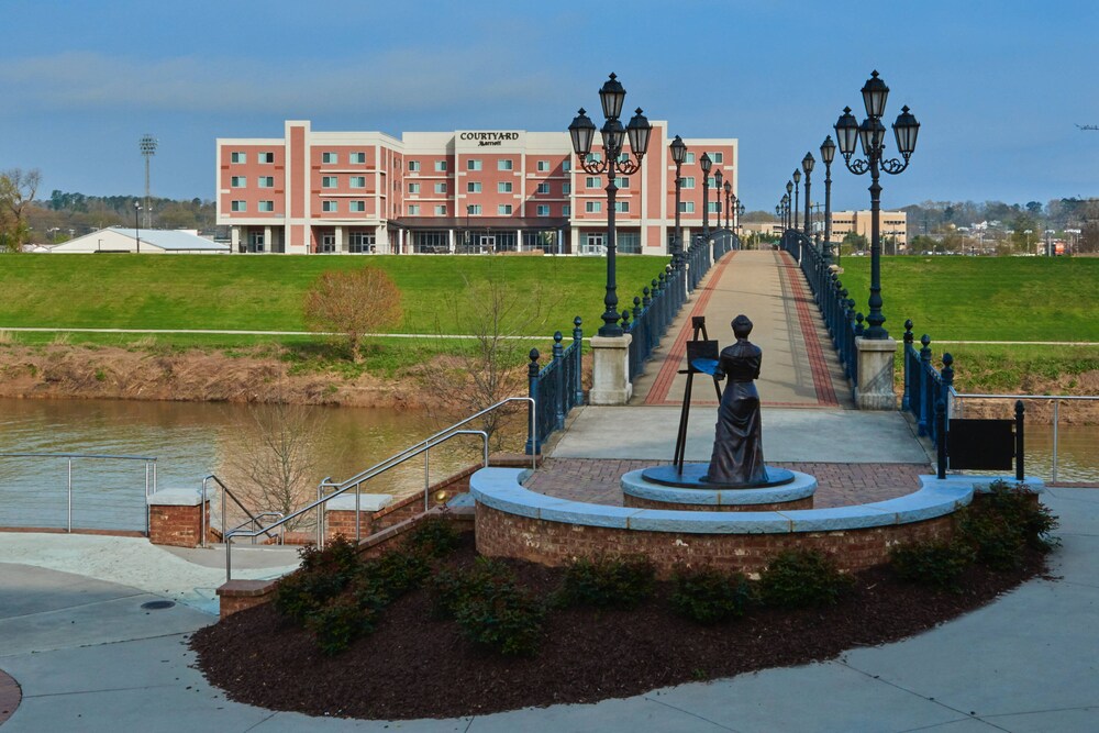 Book Courtyard By Marriott Rome In Rome Hotels Com