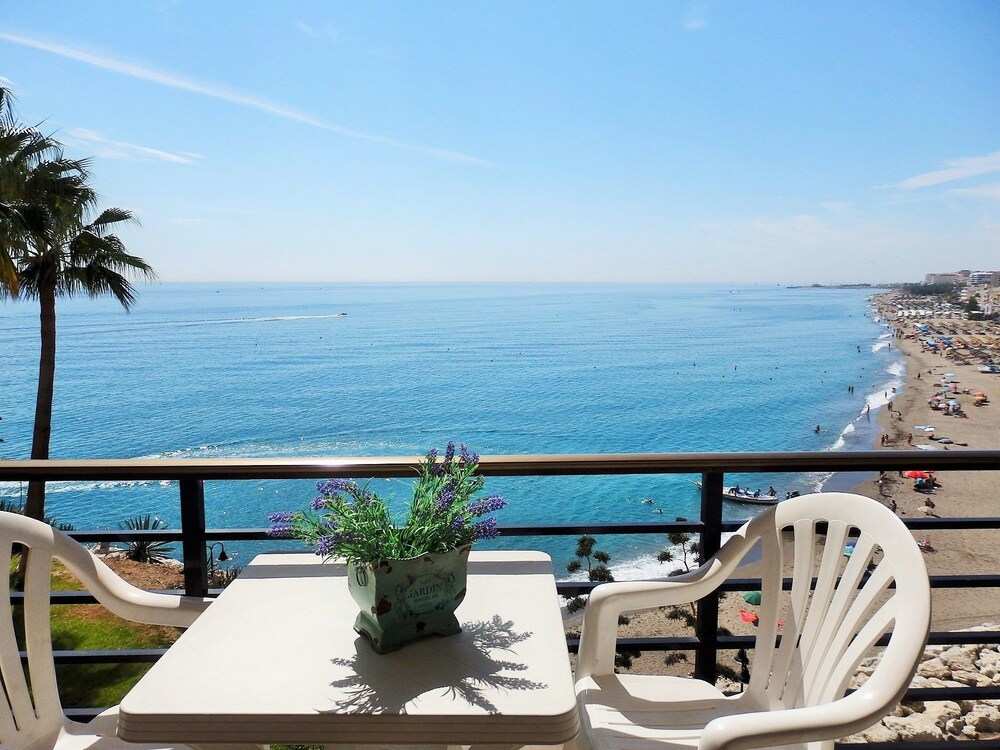 Waterfront Santa Clara Apartments, Torremolinos Info, Photos, Reviews