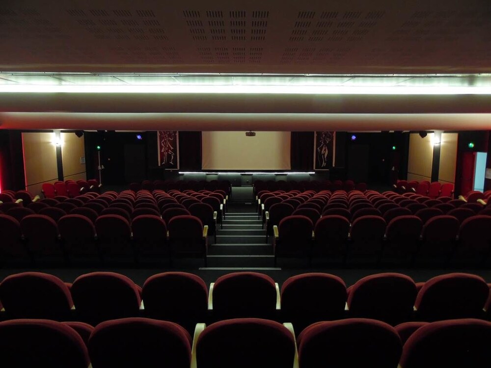 庇里牛斯山阳台村庄俱乐部酒店, 圣马梅, 剧场演出