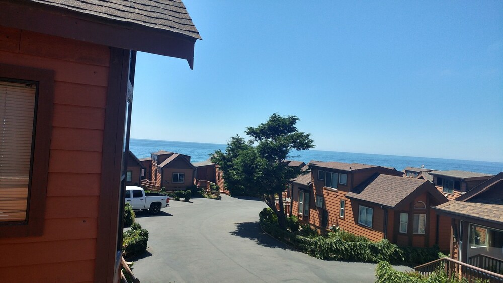 Book White Rock Resort In Smith River Hotels Com