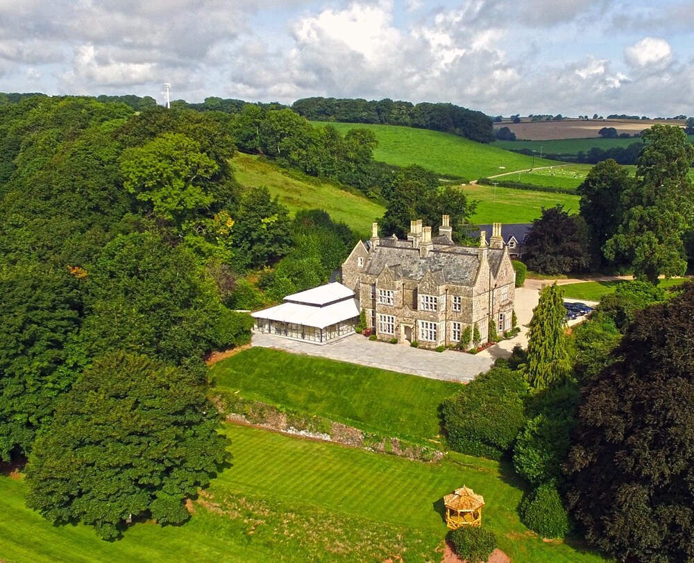 Paschoe House, Crediton Info, Photos, Reviews Book at