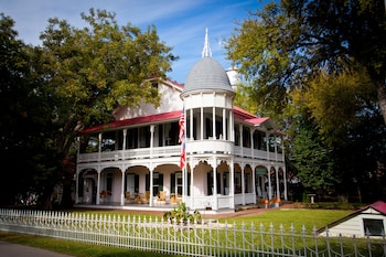 Top 10 Gruene Hotels Near Hall Texas