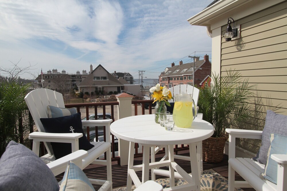 Book The Newport Lofts 543 Thames Street In Hotels Com The Newport Lofts 543 Thames Street Luxury Loft 2 Bedrooms